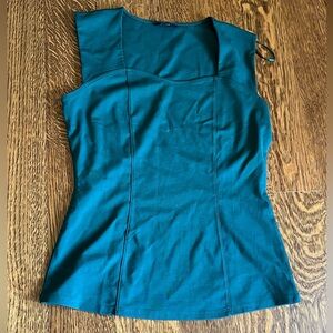 Evergreen sleevless top